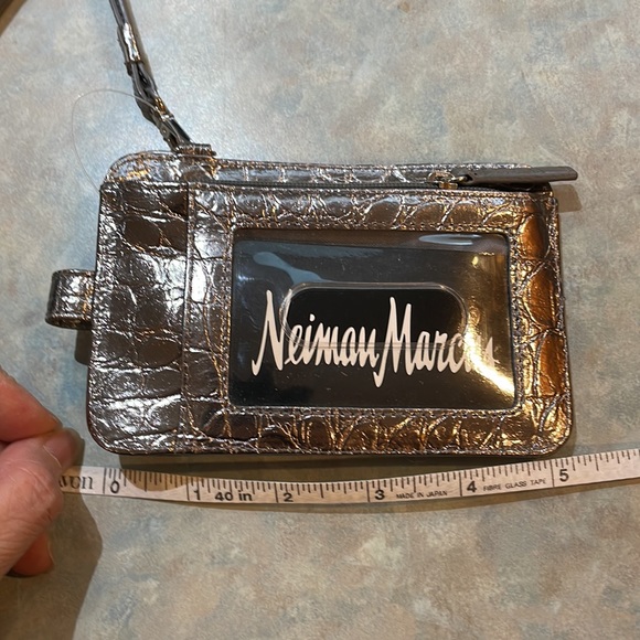 Neiman Marcus silver leather wristlet - Picture 3 of 6